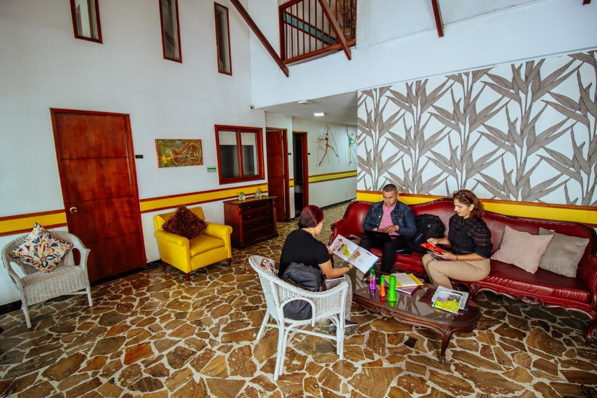 Hotel Zandu Pereira Buitenkant foto