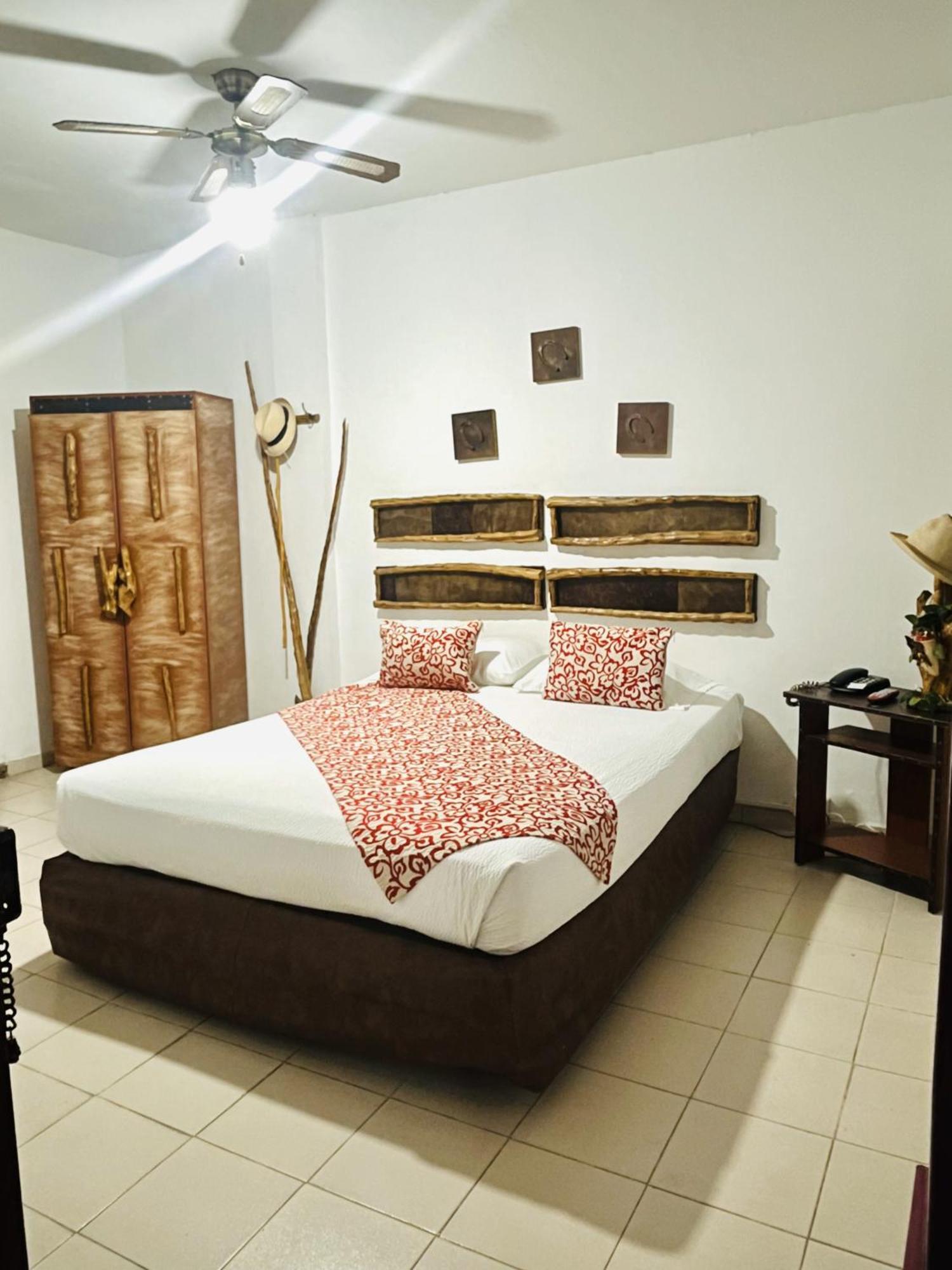 Hotel Zandu Pereira Buitenkant foto